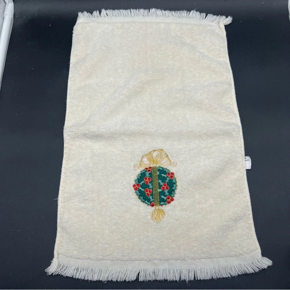Set 2 Ivory Cotton Hand Towels Embroidered Ornament Fringe Holiday Bath